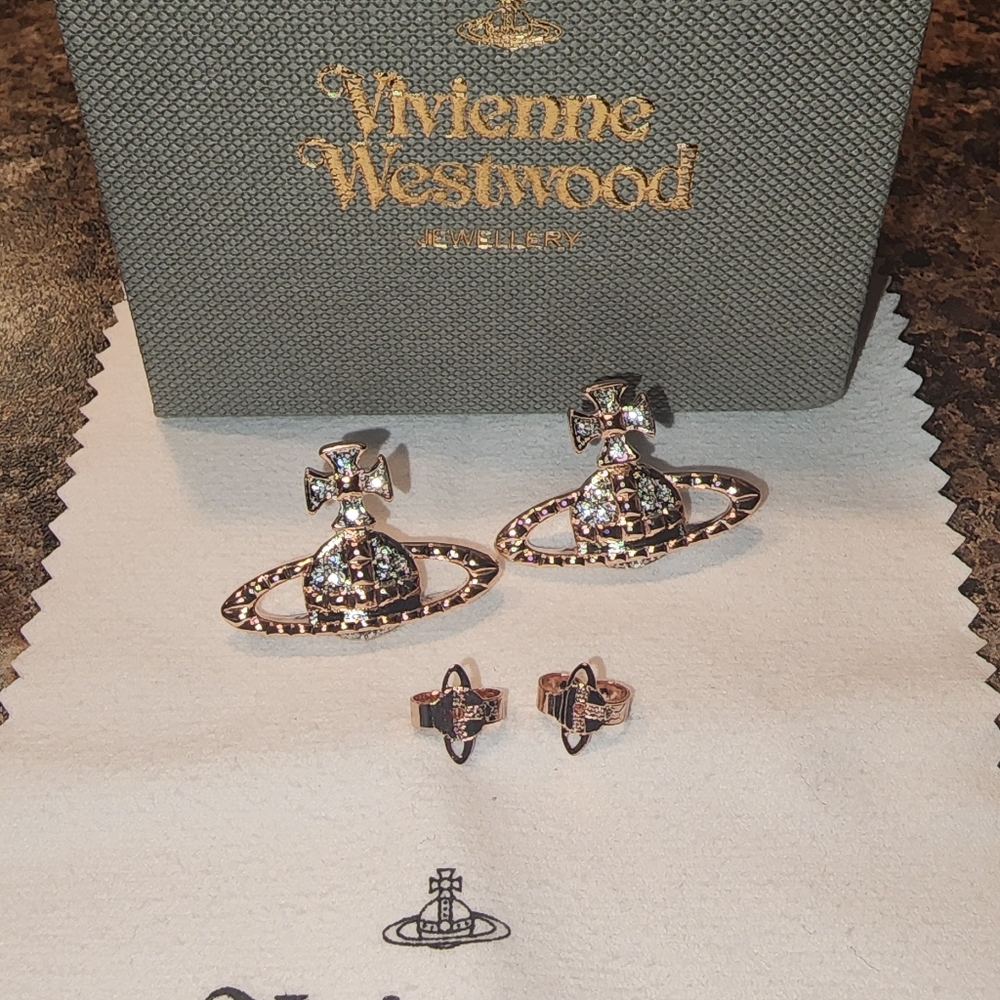 Vivienne Westwood Mayfair Bas Relief Earrings - Picture 5 of 5